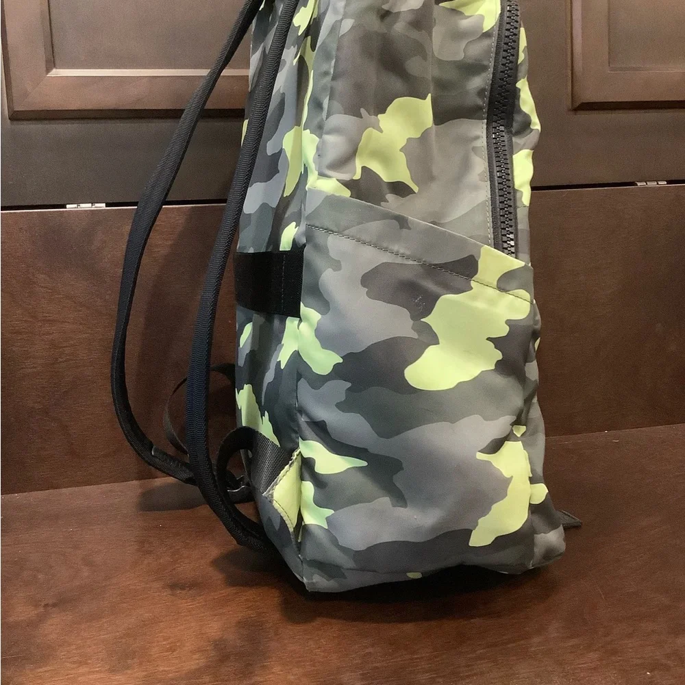 Lululemon Everyday Backpack - Picture 2 of 5